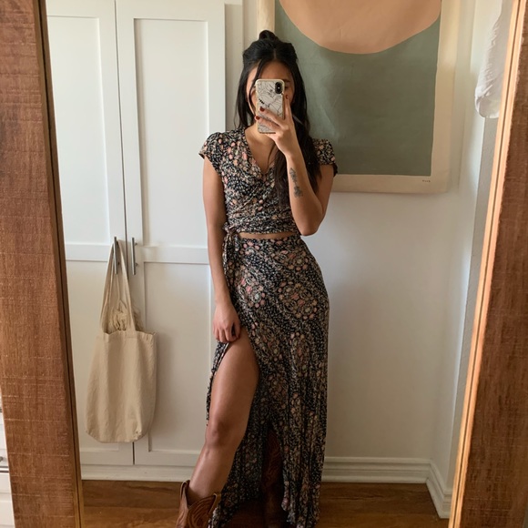 Floral Wrap Dress // - Picture 3 of 8